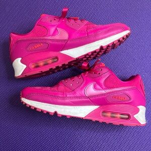 Nike Air Max Fuchsia Sneakers Valentines Day Shoes 9.5 Women’s US Size